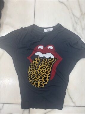 Daydreamer Black Tee with Red Lips and Yellow Leopard Tongue